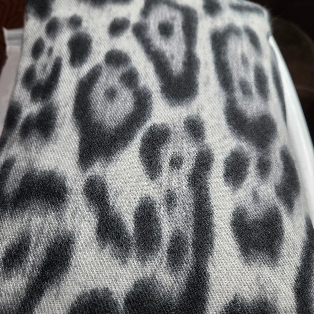 Wander Agio Womens Warm Scarf - Classic Leopard Grey